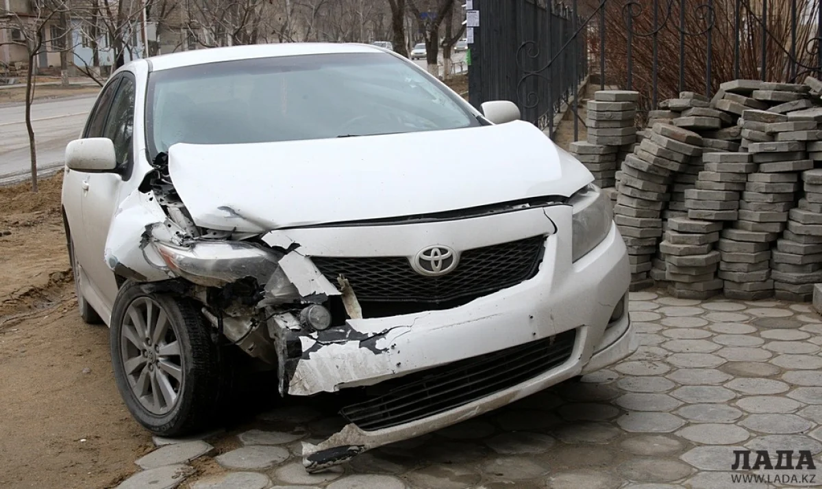 Машина заехала прямо на крыльцо