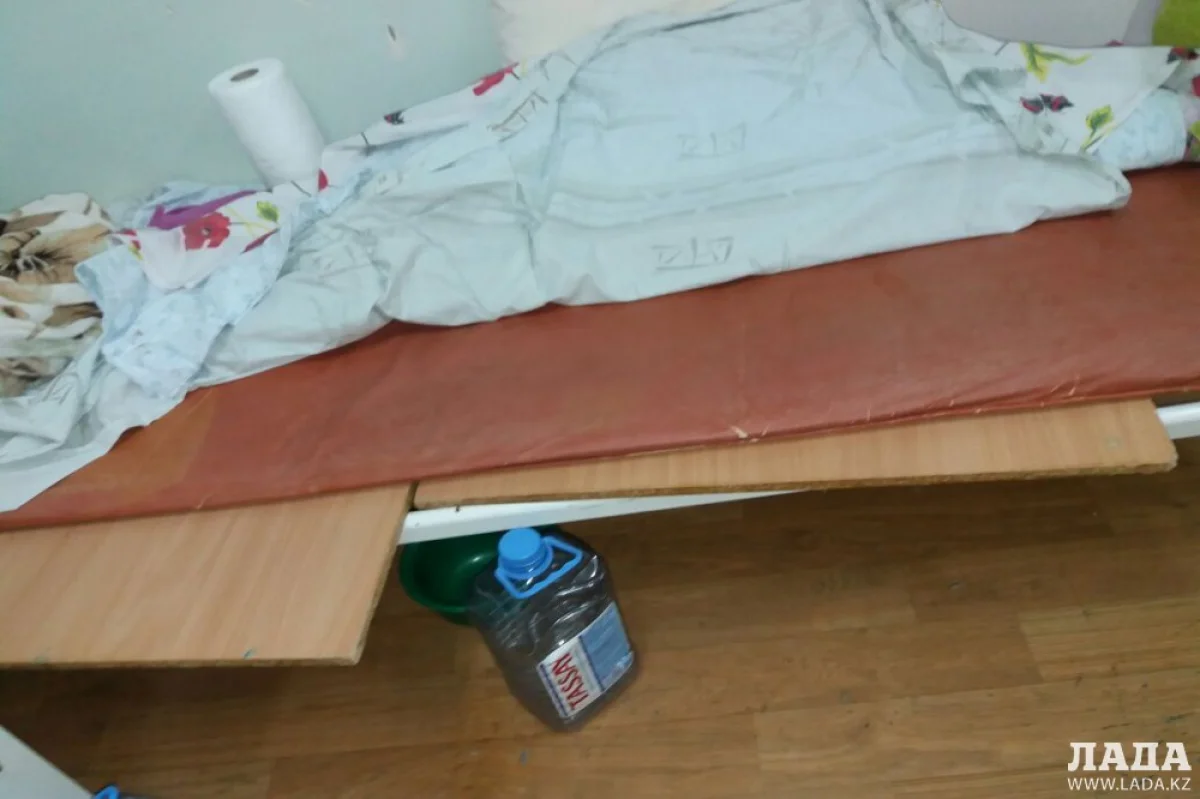 Вместо матраса - доски