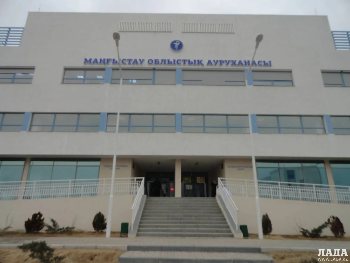 Здание областной больницы. Фото автора