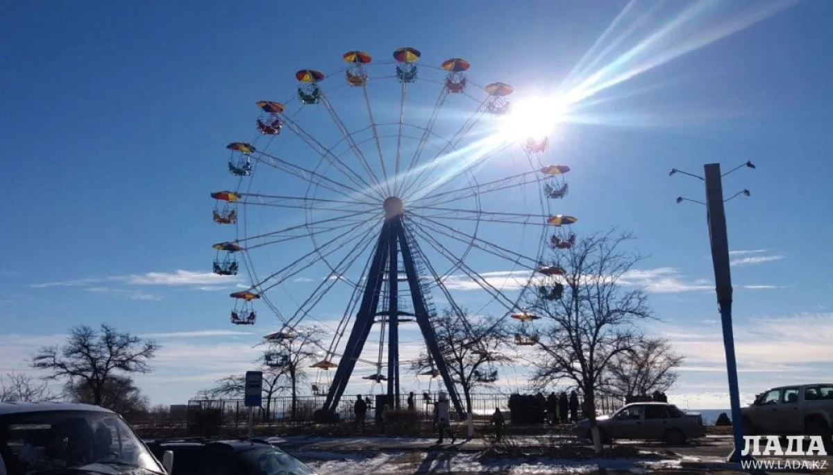 Колесо обозрения в парке «Акбота». Фото автора