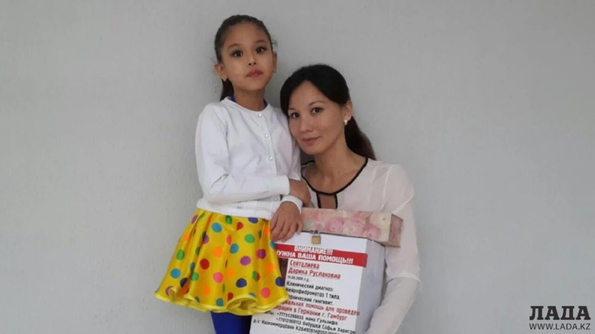 Дарина Сейталиева с мамой после концерта. Фото Станиславы Куцай