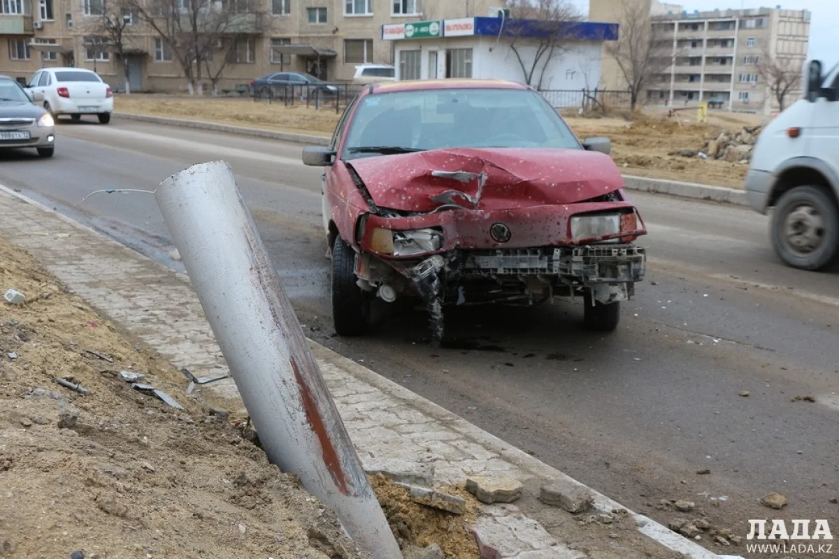 На месте происшествия. Фото Рашида Исмагилова||news_pic_more|<!--TBegin--><a href="https://img.lada.kz/2016-12/1482304988_img_0031.jpg" onclick="return hs.expand(this)" ><img align="left" src="https://img.lada.kz/2016-12/thumbs/1482304988_img_0031.jpg" alt='В 14 микрорайоне Актау водитель Volkswagen Passat снес фонарный столб' title='В 14 микрорайоне Актау водитель Volkswagen Passat снес фонарный столб'  /></a><!--TEnd--><br /><!--TBegin--><a href="https://img.lada.kz/2016-12/1482305040_img_0032.jpg" onclick="return hs.expand(this)" ><img align="left" src="https://img.lada.kz/2016-12/thumbs/1482305040_img_0032.jpg" alt='В 14 микрорайоне Актау водитель Volkswagen Passat снес фонарный столб' title='В 14 микрорайоне Актау водитель Volkswagen Passat снес фонарный столб'  /></a><!--TEnd--><br /><!--TBegin--><a href="https://img.lada.kz/2016-12/1482305008_img_0033.jpg" onclick="return hs.expand(this)" ><img align="left" src="https://img.lada.kz/2016-12/thumbs/1482305008_img_0033.jpg" alt='В 14 микрорайоне Актау водитель Volkswagen Passat снес фонарный столб' title='В 14 микрорайоне Актау водитель Volkswagen Passat снес фонарный столб'  /></a><!--TEnd--><br /><!--TBegin--><a href="https://img.lada.kz/2016-12/1482304992_img_0034.jpg" onclick="return hs.expand(this)" ><img align="left" src="https://img.lada.kz/2016-12/thumbs/1482304992_img_0034.jpg" alt='В 14 микрорайоне Актау водитель Volkswagen Passat снес фонарный столб' title='В 14 микрорайоне Актау водитель Volkswagen Passat снес фонарный столб'  /></a><!--TEnd--><br /><!--TBegin--><a href="https://img.lada.kz/2016-12/1482305005_img_0035.jpg" onclick="return hs.expand(this)" ><img align="left" src="https://img.lada.kz/2016-12/thumbs/1482305005_img_0035.jpg" alt='В 14 микрорайоне Актау водитель Volkswagen Passat снес фонарный столб' title='В 14 микрорайоне Актау водитель Volkswagen Passat снес фонарный столб'  /></a><!--TEnd--><br /><!--TBegin--><a href="https://img.lada.kz/2016-12/1482304970_img_0036.jpg" onclick="return hs.expand(this)" ><img align="left" src="https://img.lada.kz/2016-12/thumbs/1482304970_img_0036.jpg" alt='В 14 микрорайоне Актау водитель Volkswagen Passat снес фонарный столб' title='В 14 микрорайоне Актау водитель Volkswagen Passat снес фонарный столб'  /></a><!--TEnd-->