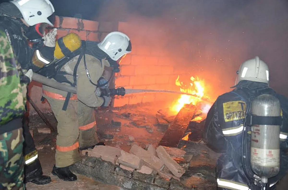 Учения в 33 микрорайоне. Фото предоставлено пресс-службой пожаротушения и аварийно-спасательных работ