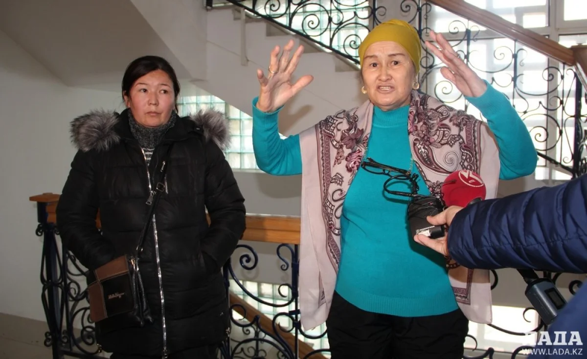 Пострадавшие торговцы. Фото автора