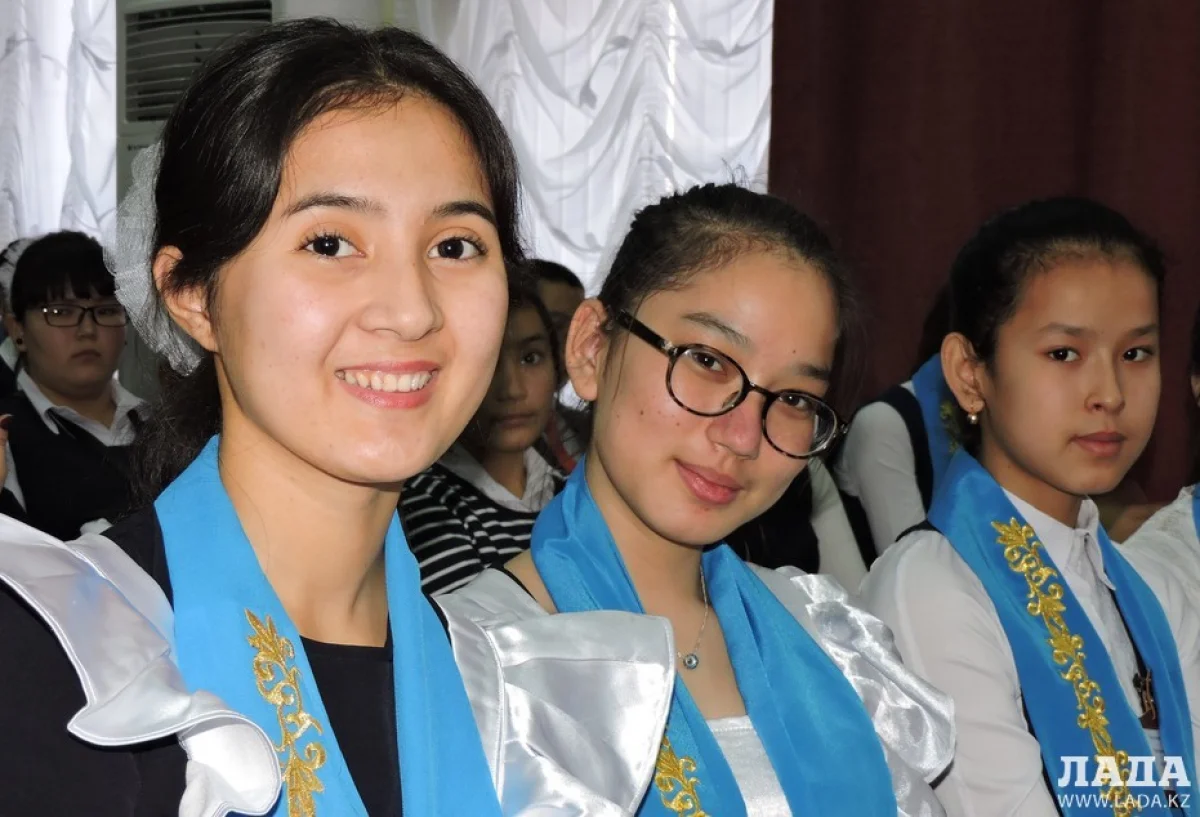 Участницы олимпиады из Каракиянского района. Фото автора