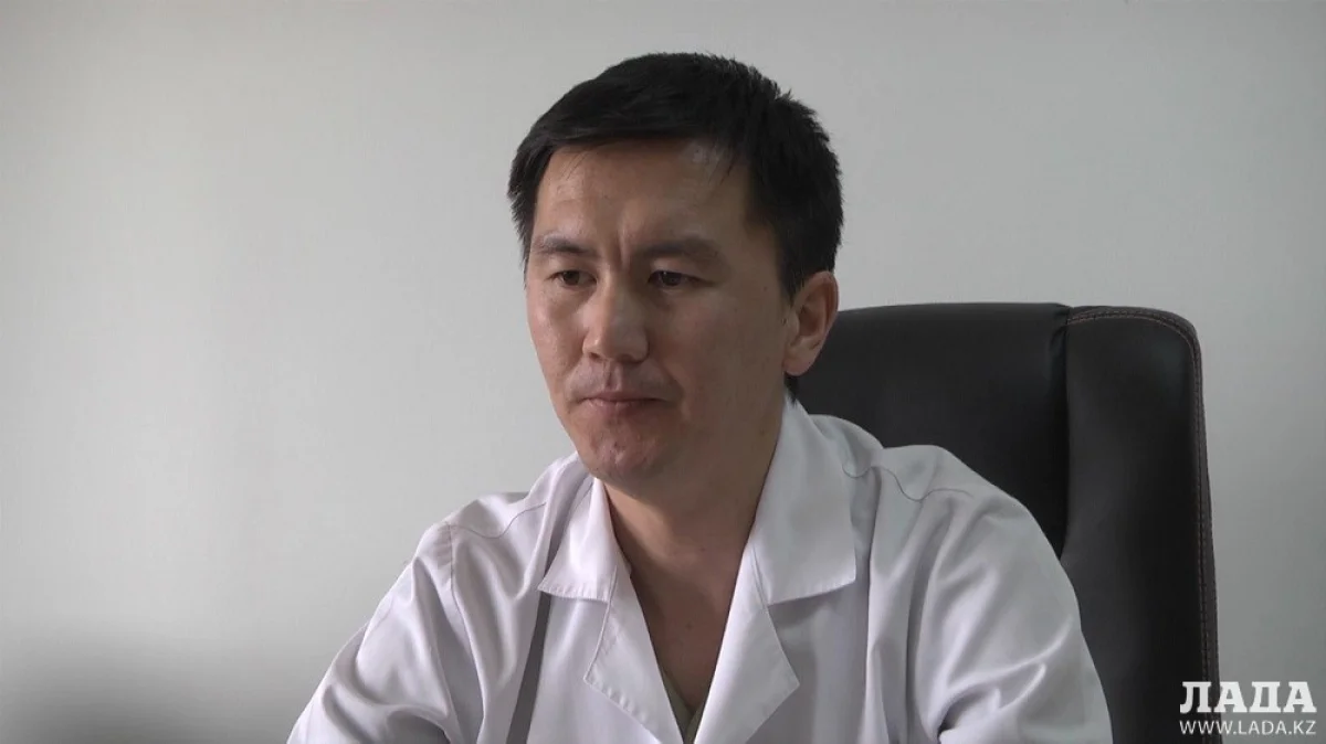 Рахат Беков, врач-нейрохирург. Скриншот видео