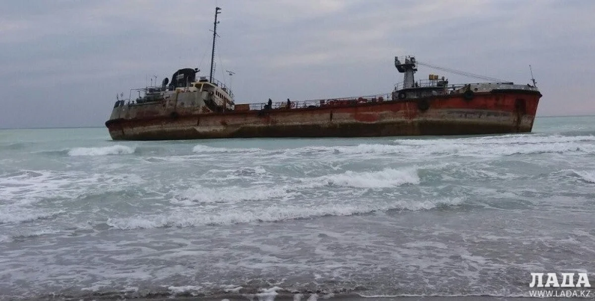 Танкер &quot;Аракс&quot;. Фото очевидца