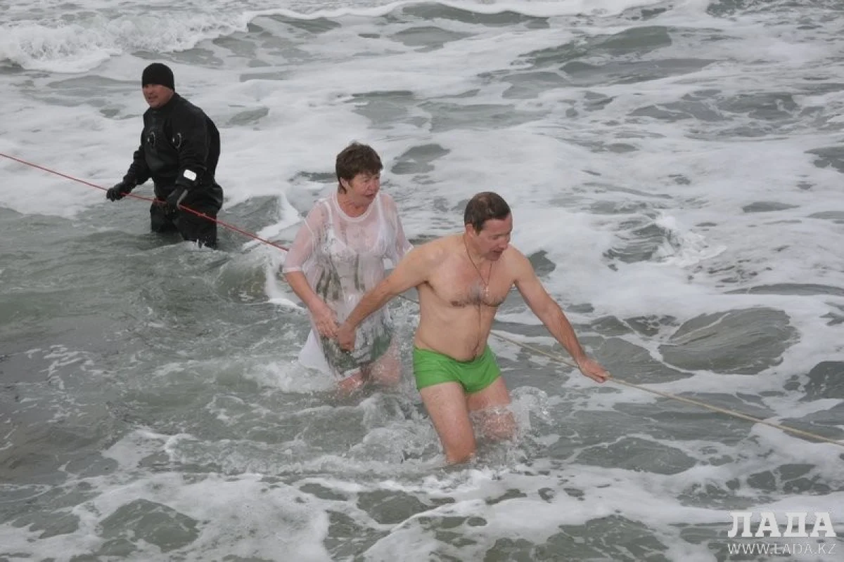 Купание в море на Крещение. Фото Ольги Ярославской из архива