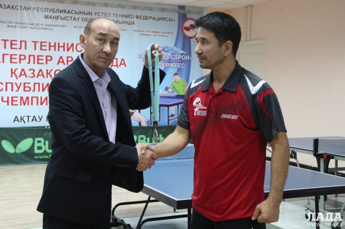 Награждение победителя турнира Талапа Барболов. Фото автора