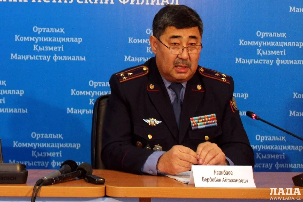 На вопросы отвечает Бердибек Нсанбаев. Фото автора