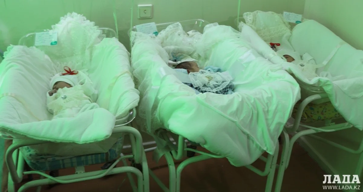 Тройняшки Туякбаевы