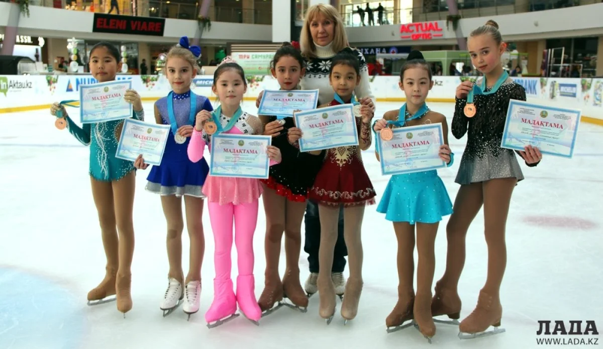 Тренер Ольга Фильчева со своими юными подопечными. Фото автора