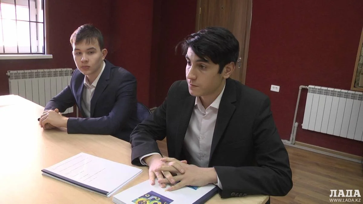 Никита Супугазиев и Эльданиз Гусейнов. Фото Виктора Майорова