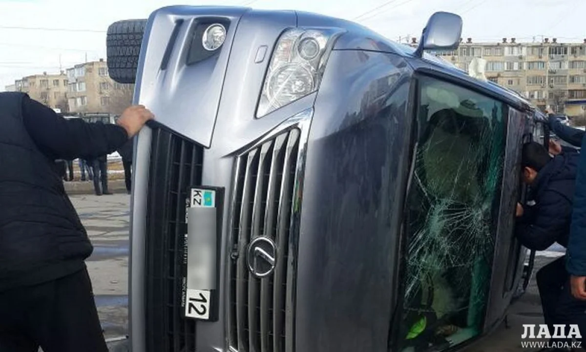 Опрокинувшийся внедорожник||news_pic_more|<!--TBegin--><a href="https://www.lada.kz/uploads/posts/2017-02/1486895714_app.jpg" onclick="return hs.expand(this)" ><img src="https://www.lada.kz/uploads/posts/2017-02/thumbs/1486895714_app.jpg" alt='В центре Актау в результате ДТП опрокинулся внедорожник' title='В центре Актау в результате ДТП опрокинулся внедорожник'  /></a><!--TEnd--><br /><!--TBegin--><a href="https://www.lada.kz/uploads/posts/2017-02/1486895708_bbb.jpg" onclick="return hs.expand(this)" ><img src="https://www.lada.kz/uploads/posts/2017-02/thumbs/1486895708_bbb.jpg" alt='В центре Актау в результате ДТП опрокинулся внедорожник' title='В центре Актау в результате ДТП опрокинулся внедорожник'  /></a><!--TEnd--><br /><!--TBegin--><a href="https://www.lada.kz/uploads/posts/2017-02/1486895735_ssss.jpg" onclick="return hs.expand(this)" ><img src="https://www.lada.kz/uploads/posts/2017-02/thumbs/1486895735_ssss.jpg" alt='В центре Актау в результате ДТП опрокинулся внедорожник' title='В центре Актау в результате ДТП опрокинулся внедорожник'  /></a><!--TEnd-->