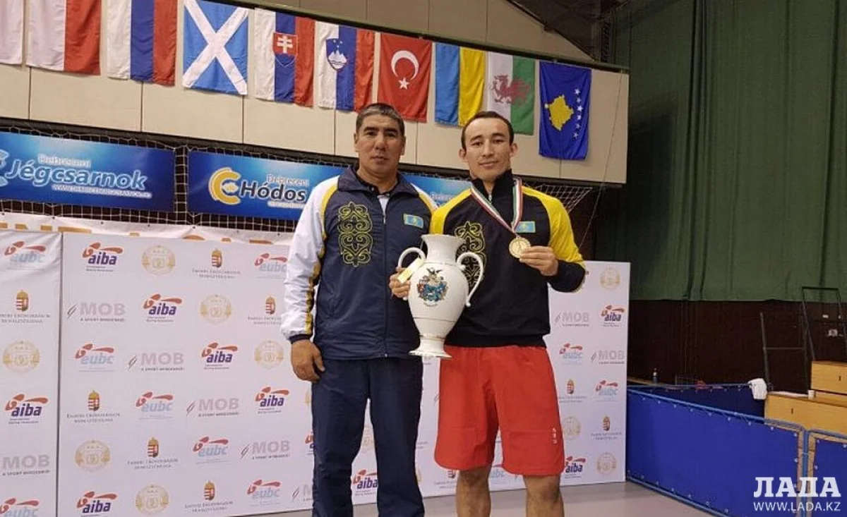 Ерик Альжанов и тренер Марат Джакиев