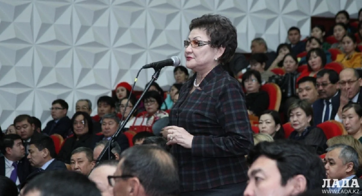 Фаина Орынбасарова задала вопрос акиму области. Фото Ольги Ярославской