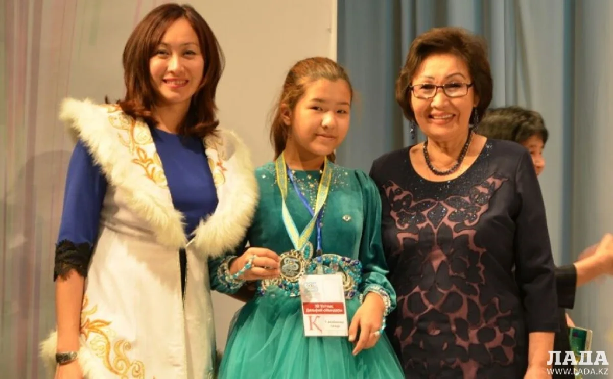 Рухия Батыршина (на фото справа) возглавила детскую школу искусств