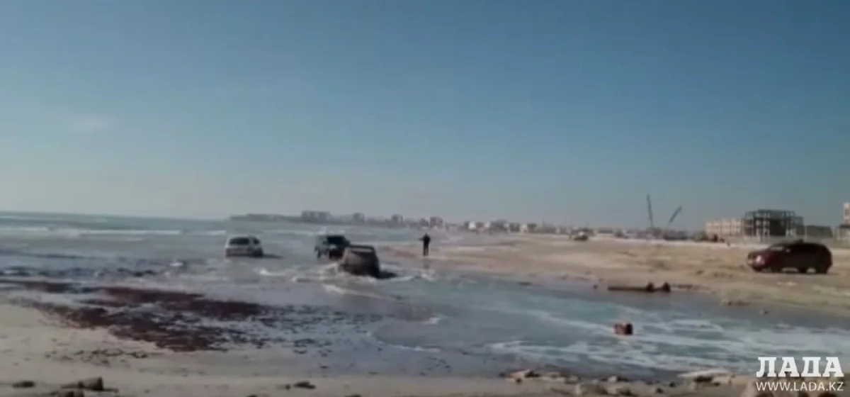 Автомашины в море