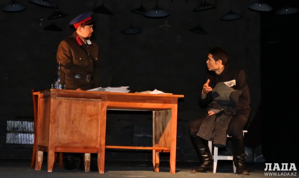 Айдос Иманкулов репетирует роль Алихана Бокейханова. Фото автора