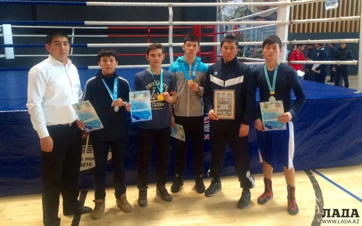 Победители турнира. Фото предоставлено пресс-службой федерации бокса Мангистауской области