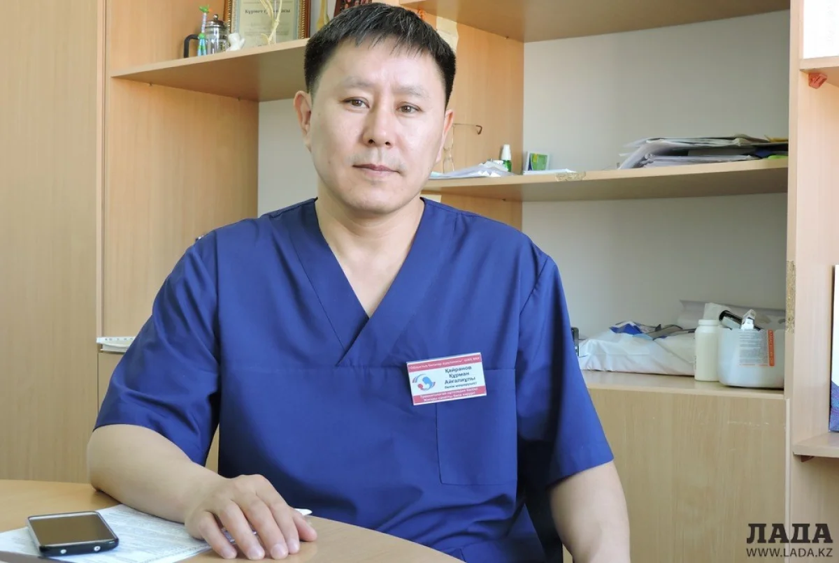 Курман Кайранов, завотделением отделением травматологии и ортопедии. Фото автора
