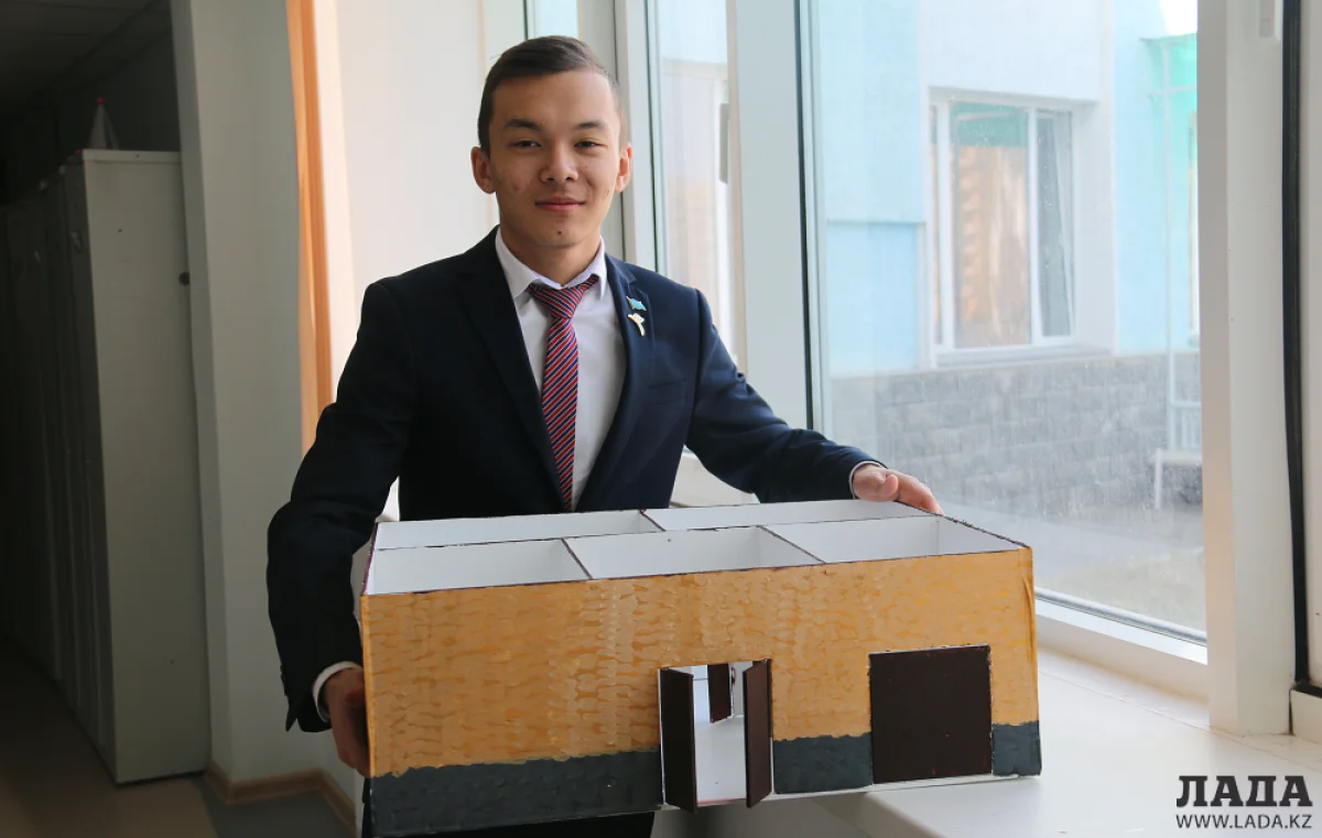 Есет Сидешов со своим проектом