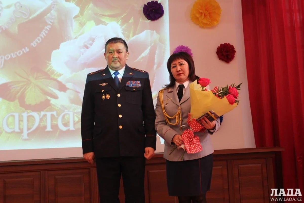 фото предоставлено ДВД Мангистауской области||news_pic_more|<div align="center"><!--TBegin--><a href="https://www.lada.kz/uploads/posts/2017-03/1488889359_dsc_9031-1.jpg" onclick="return hs.expand(this)" ><img src="https://www.lada.kz/uploads/posts/2017-03/thumbs/1488889359_dsc_9031-1.jpg" alt='Полицейские Актау поздравили с 8 Марта вдов погибших сослуживцев' title='Полицейские Актау поздравили с 8 Марта вдов погибших сослуживцев'  /></a><!--TEnd--></div><br /><div align="center"><!--TBegin--><a href="https://www.lada.kz/uploads/posts/2017-03/1488889402_unnamed-1.jpg" onclick="return hs.expand(this)" ><img src="https://www.lada.kz/uploads/posts/2017-03/thumbs/1488889402_unnamed-1.jpg" alt='Полицейские Актау поздравили с 8 Марта вдов погибших сослуживцев' title='Полицейские Актау поздравили с 8 Марта вдов погибших сослуживцев'  /></a><!--TEnd--></div><br /><div align="center"><!--TBegin--><a href="https://www.lada.kz/uploads/posts/2017-03/1488889422_unnamed-3.jpg" onclick="return hs.expand(this)" ><img src="https://www.lada.kz/uploads/posts/2017-03/thumbs/1488889422_unnamed-3.jpg" alt='Полицейские Актау поздравили с 8 Марта вдов погибших сослуживцев' title='Полицейские Актау поздравили с 8 Марта вдов погибших сослуживцев'  /></a><!--TEnd--></div>