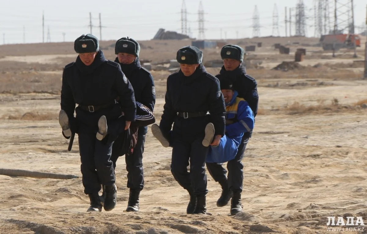 Солдаты Национальной гвардии спасали пострадавших людей. Фото автора