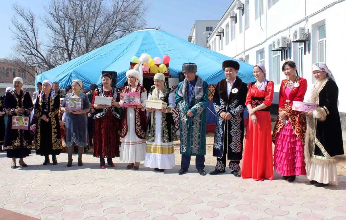 Гостей встречает коллектив наркологического диспансера области. Фото предоставлено центром ЗОЖ