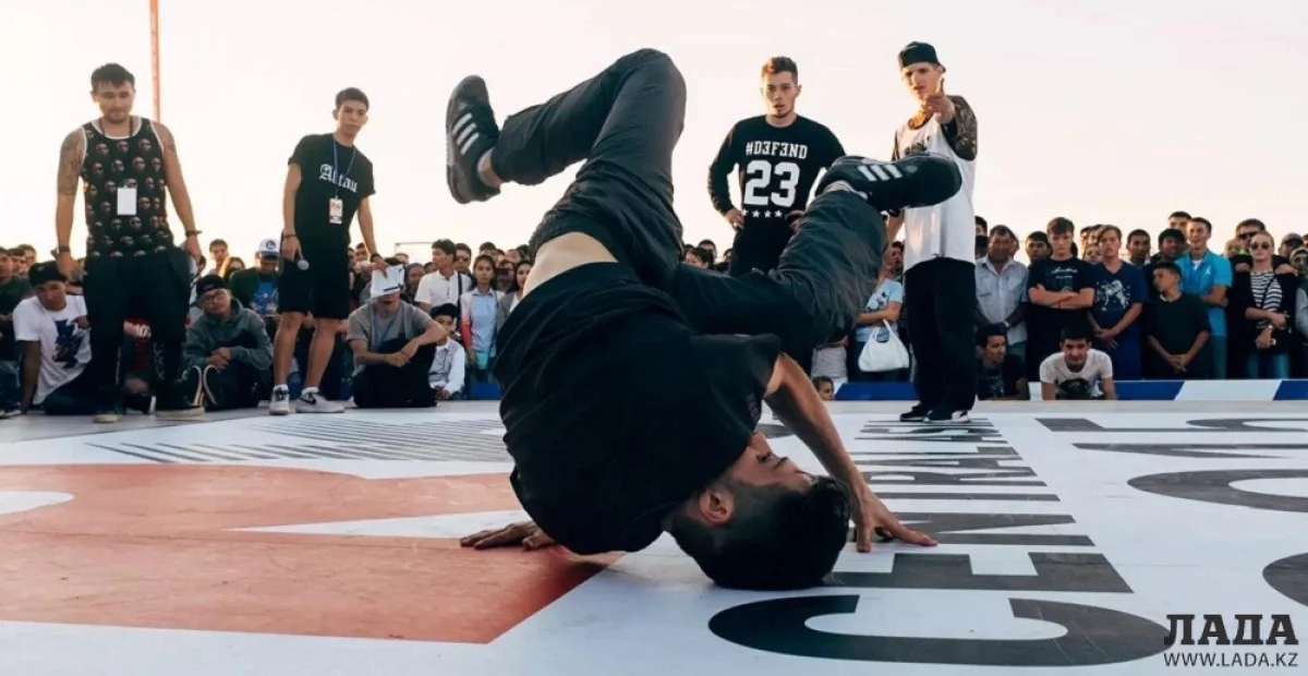 Иллюстративное фото||news_pic_more|<!--TBegin--><a href="https://www.lada.kz/uploads/posts/2017-03/1490078876_9a2d3579-cbf2-4e79-9100-94e865f29dfa.jpg" onclick="return hs.expand(this)" ><img align="left" src="https://www.lada.kz/uploads/posts/2017-03/thumbs/1490078876_9a2d3579-cbf2-4e79-9100-94e865f29dfa.jpg" alt='Соревнования по хип-хопу и брейк-дансу перенесли из теннисного центра в молодежный центр «Арман»' title='Соревнования по хип-хопу и брейк-дансу перенесли из теннисного центра в молодежный центр «Арман»'  /></a><!--TEnd-->