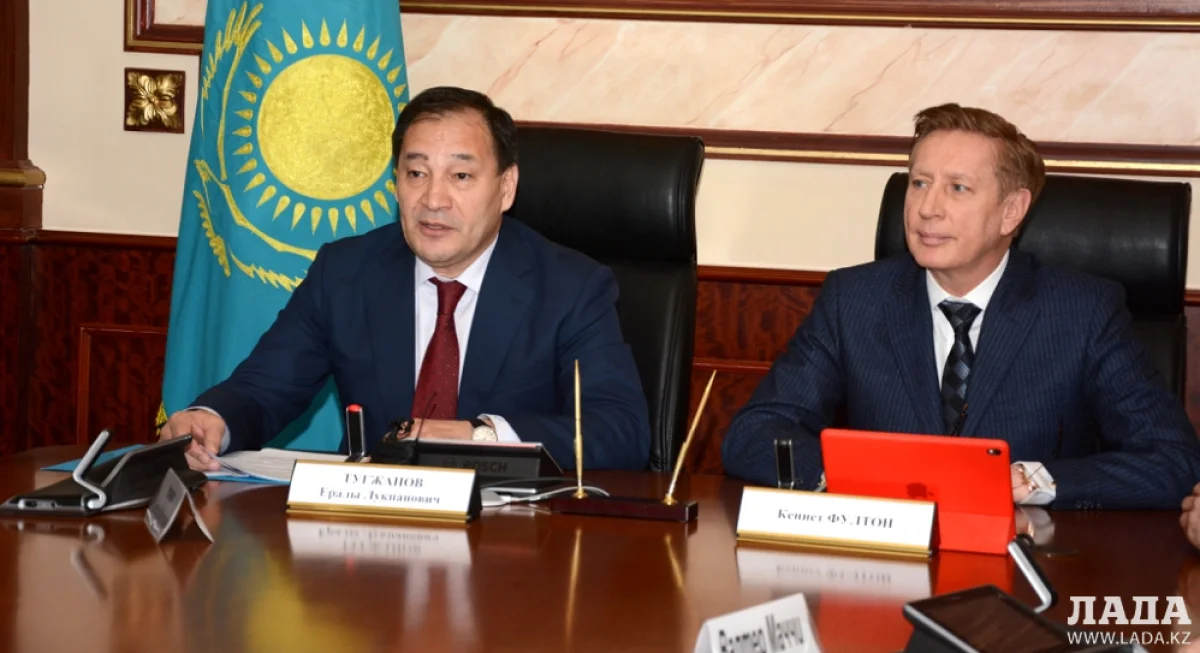 Ералы Тугжанов и Кеннет Фултон