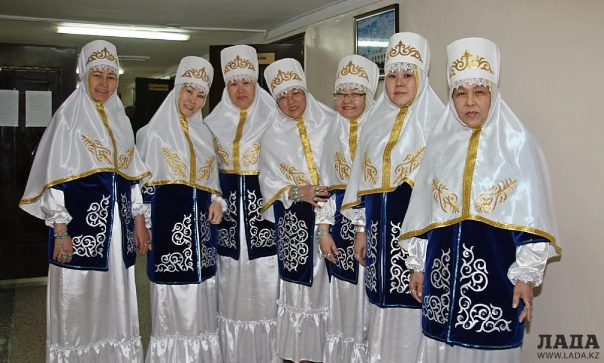 Ансамбль бабушек "Асыл дария". Фото Ольги Ярославской