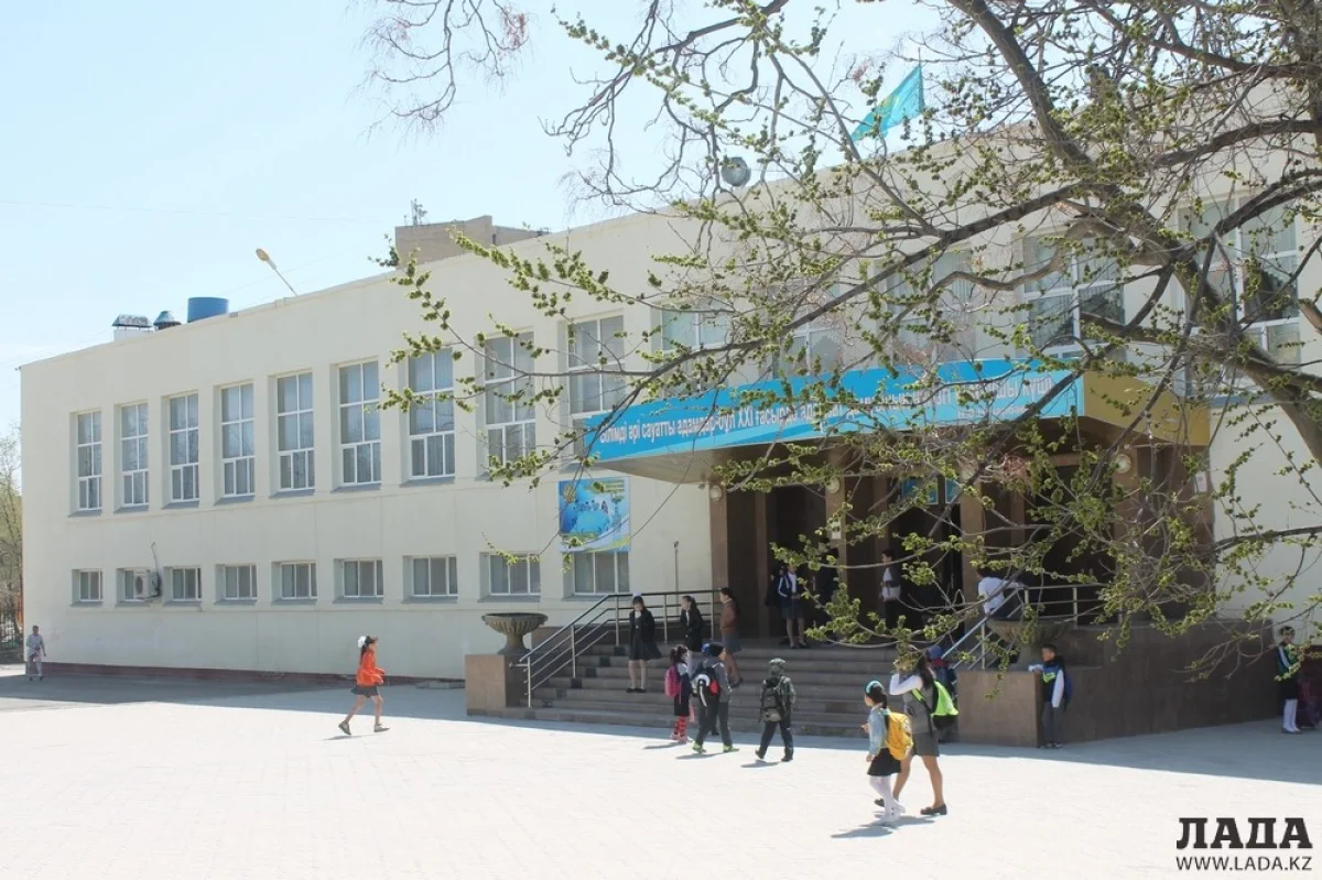 Школа №3 Актау. Фото автора