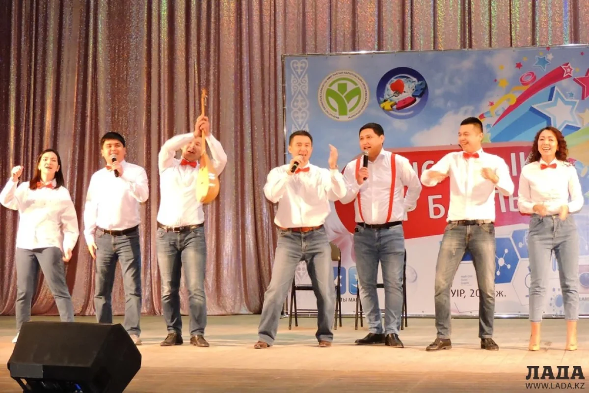 Команда из Жанаозена - победитель игры КВН. Фото автора