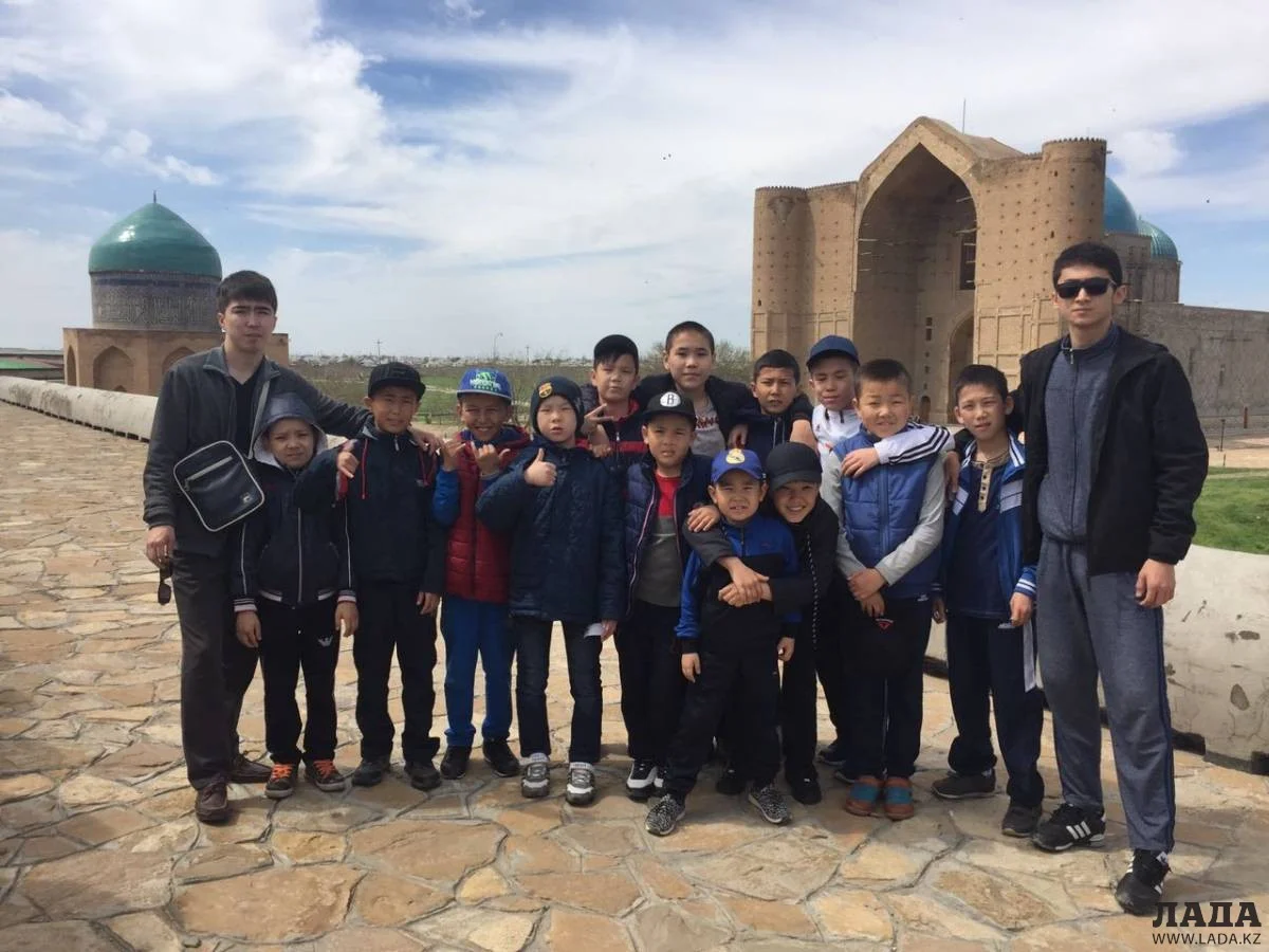 Тренеры со своими воспитанниками