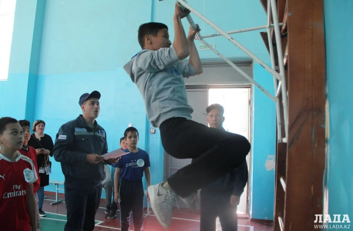 Подтягивания на турнике. Фото автора