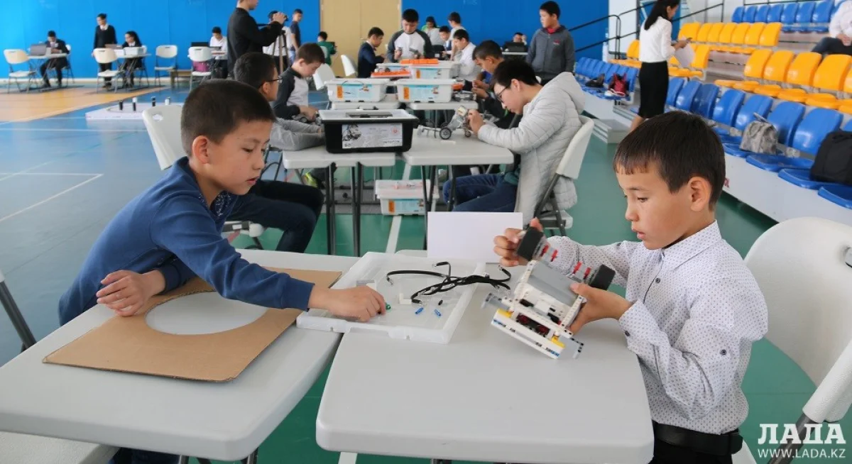 Соревнования по робототехнике в Актау. Фото пресс-службы НИШ Актау