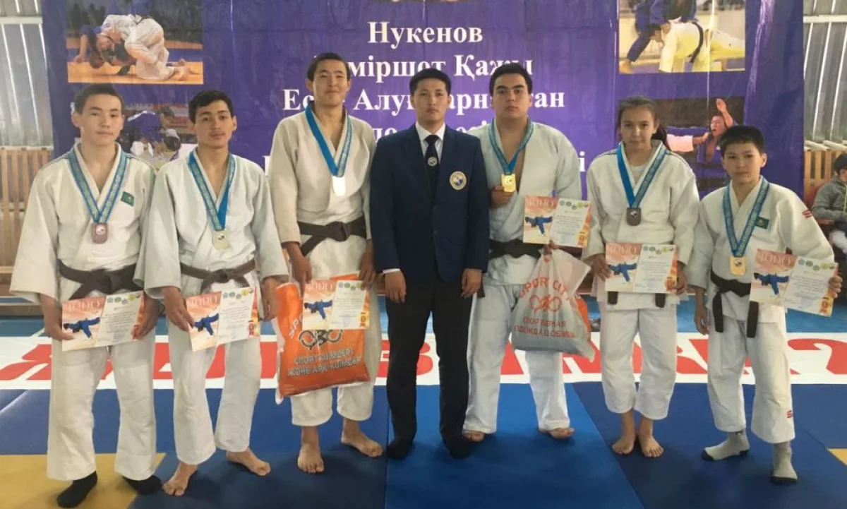 Чемпионы и призеры из Мангистау. Фото предоставлено Ж.Коблановым