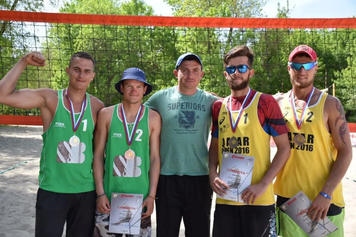 Победители турнира с тренером. Фото предоставил Павел Александров