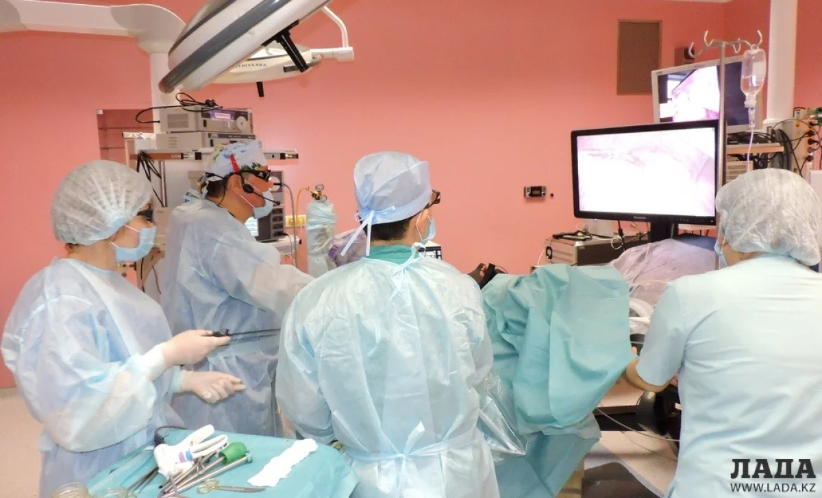 В операционной Серик Токпанов. Фото автора