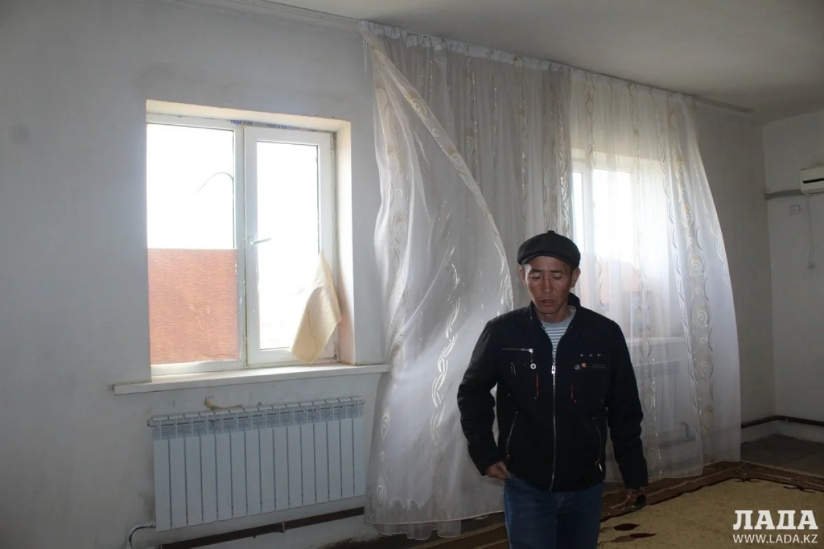 Алтынбек Нилгалиев. Фото Светланы Антоновой||news_pic_more|<div align="center"><!--TBegin--><a href="https://www.lada.kz/uploads/posts/2017-05/1495031005_img_8637.jpg" onclick="return hs.expand(this)" ><img src="https://www.lada.kz/uploads/posts/2017-05/thumbs/1495031005_img_8637.jpg" alt='Алтынбек Нилгалиев: Обстрелявшие наш дом люди написали заявление на моего сына' title='Алтынбек Нилгалиев: Обстрелявшие наш дом люди написали заявление на моего сына'  /></a><!--TEnd--></div><br /><div align="center"><!--TBegin--><a href="https://www.lada.kz/uploads/posts/2017-05/1495031042_img_8639.jpg" onclick="return hs.expand(this)" ><img src="https://www.lada.kz/uploads/posts/2017-05/thumbs/1495031042_img_8639.jpg" alt='Алтынбек Нилгалиев: Обстрелявшие наш дом люди написали заявление на моего сына' title='Алтынбек Нилгалиев: Обстрелявшие наш дом люди написали заявление на моего сына'  /></a><!--TEnd--></div><br /><div align="center"><!--TBegin--><a href="https://www.lada.kz/uploads/posts/2017-05/1495031047_v-telo.jpg" onclick="return hs.expand(this)" ><img src="https://www.lada.kz/uploads/posts/2017-05/thumbs/1495031047_v-telo.jpg" alt='Алтынбек Нилгалиев: Обстрелявшие наш дом люди написали заявление на моего сына' title='Алтынбек Нилгалиев: Обстрелявшие наш дом люди написали заявление на моего сына'  /></a><!--TEnd--></div><br /><div align="center"><!--TBegin--><a href="https://www.lada.kz/uploads/posts/2017-05/1495031029_glavnaya-2.jpg" onclick="return hs.expand(this)" ><img src="https://www.lada.kz/uploads/posts/2017-05/thumbs/1495031029_glavnaya-2.jpg" alt='Алтынбек Нилгалиев: Обстрелявшие наш дом люди написали заявление на моего сына' title='Алтынбек Нилгалиев: Обстрелявшие наш дом люди написали заявление на моего сына'  /></a><!--TEnd--></div><br /><div align="center"><!--TBegin--><a href="https://www.lada.kz/uploads/posts/2017-05/1495031052_glavnaya-3.jpg" onclick="return hs.expand(this)" ><img src="https://www.lada.kz/uploads/posts/2017-05/thumbs/1495031052_glavnaya-3.jpg" alt='Алтынбек Нилгалиев: Обстрелявшие наш дом люди написали заявление на моего сына' title='Алтынбек Нилгалиев: Обстрелявшие наш дом люди написали заявление на моего сына'  /></a><!--TEnd--></div><br /><div align="center"><!--TBegin--><a href="https://www.lada.kz/uploads/posts/2017-05/1495031005_glavnaya-5.jpg" onclick="return hs.expand(this)" ><img src="https://www.lada.kz/uploads/posts/2017-05/thumbs/1495031005_glavnaya-5.jpg" alt='Алтынбек Нилгалиев: Обстрелявшие наш дом люди написали заявление на моего сына' title='Алтынбек Нилгалиев: Обстрелявшие наш дом люди написали заявление на моего сына'  /></a><!--TEnd--></div>