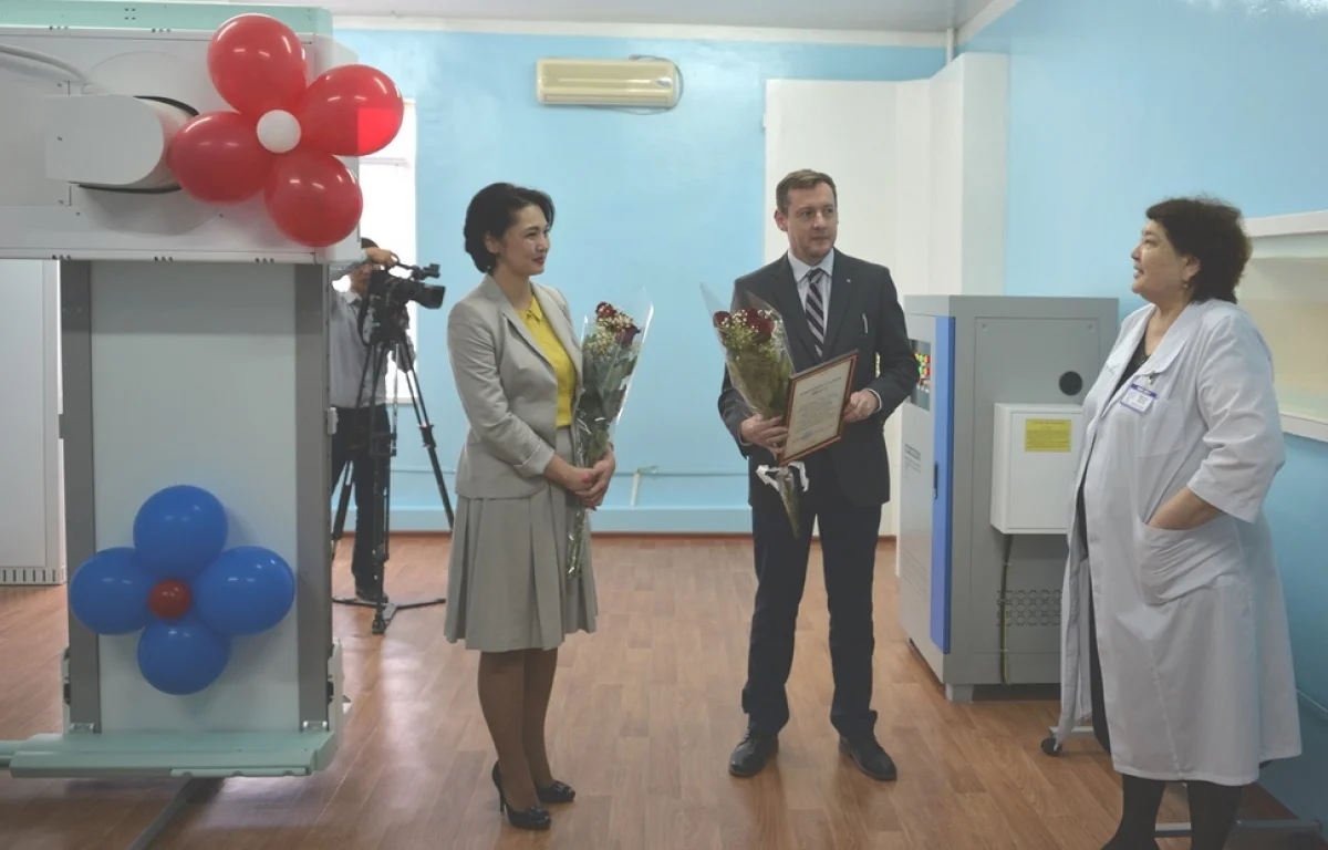 Орынша Жумалиева (справа) с представителями компании Maersk Oil. Фото предоставлено организаторами