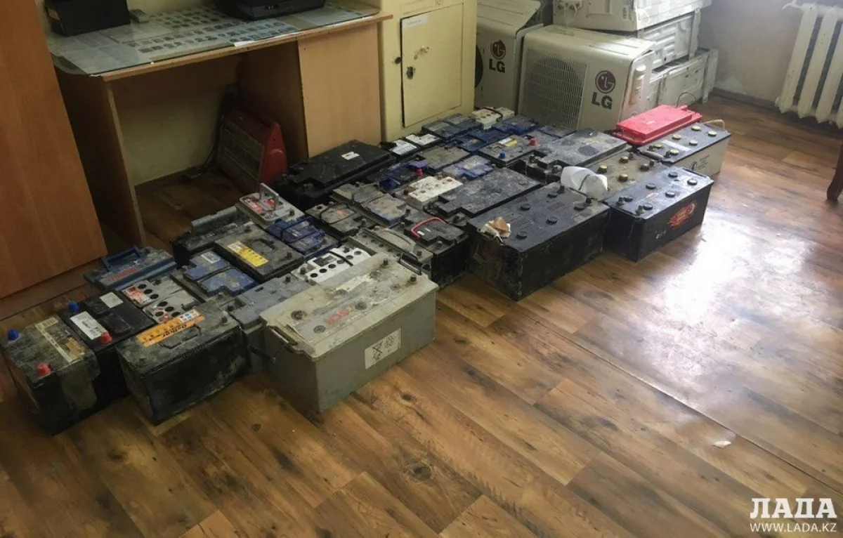 Краденые аккумуляторы. Фото из архива «Лады»