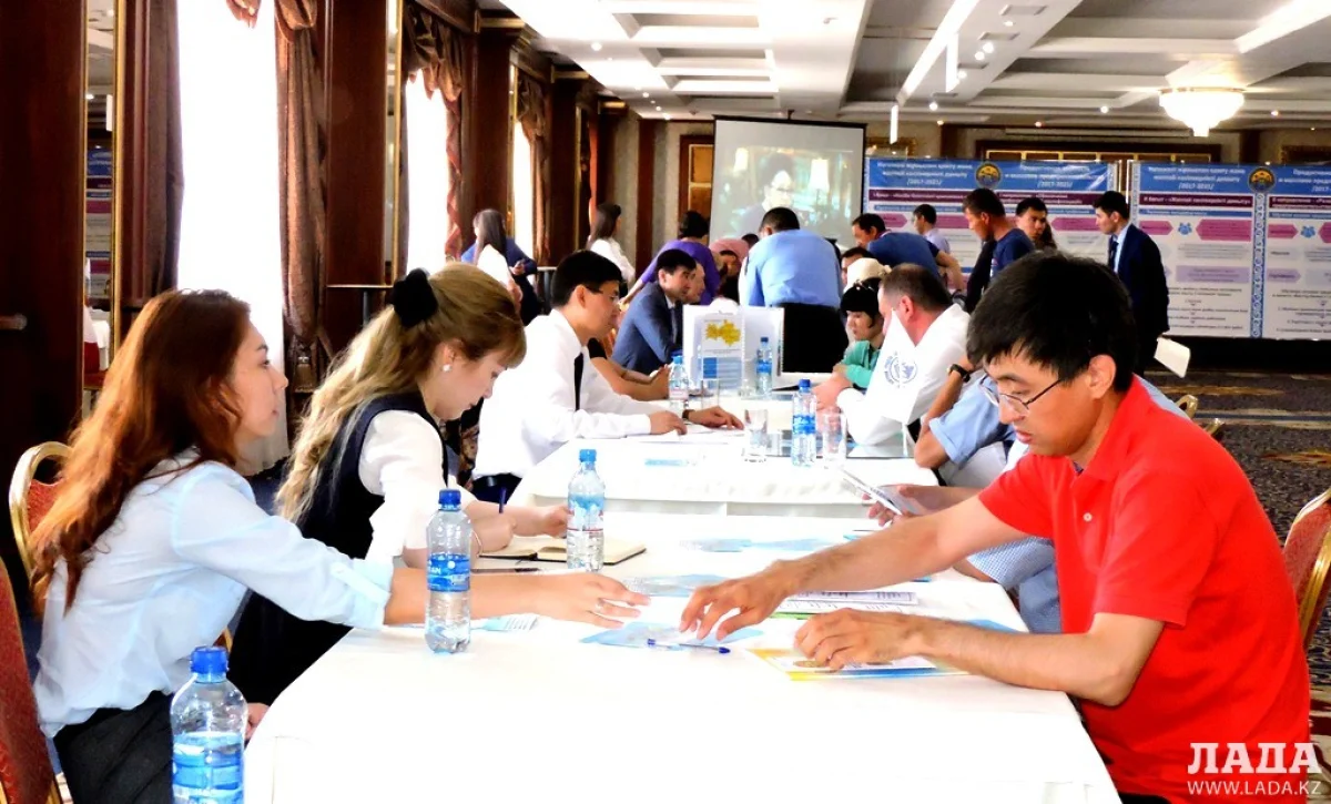 Ярмарка вакансий в Актау. Фото автора