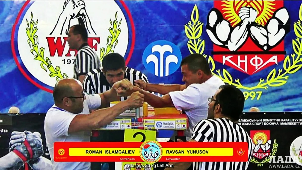 Роман Исламгалиев в схватке с узбекским рукоборцем