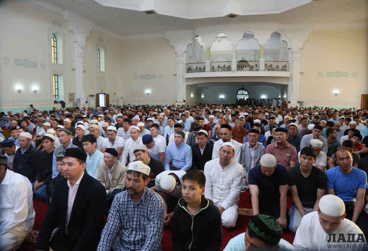 Прочтение молитвы Айт намаз