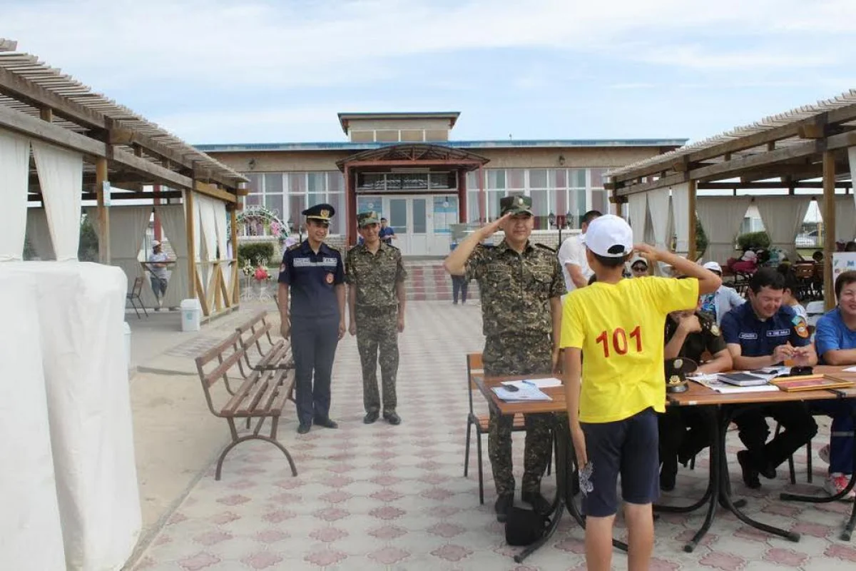 Сдача рапортов командирами отрядов. Фото предоставлены управлением по чрезвычайным ситуациям ДЧС Мангистауской области