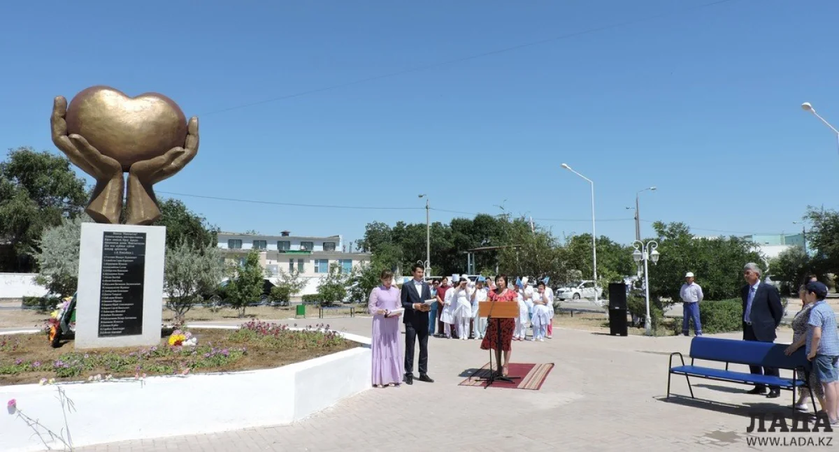 Памятник врачам-пионерам. Фото автора