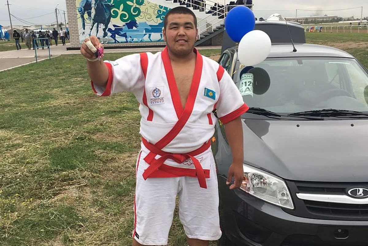 БДСМ кеуде пирсингі