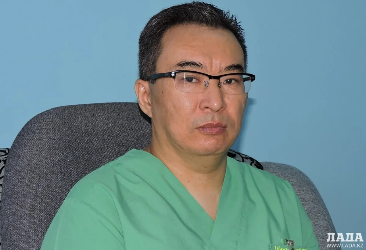 Жансерик Шаухымбердиев, заведующий отделением травматологии и ортопедии МОБ. Фото автора
